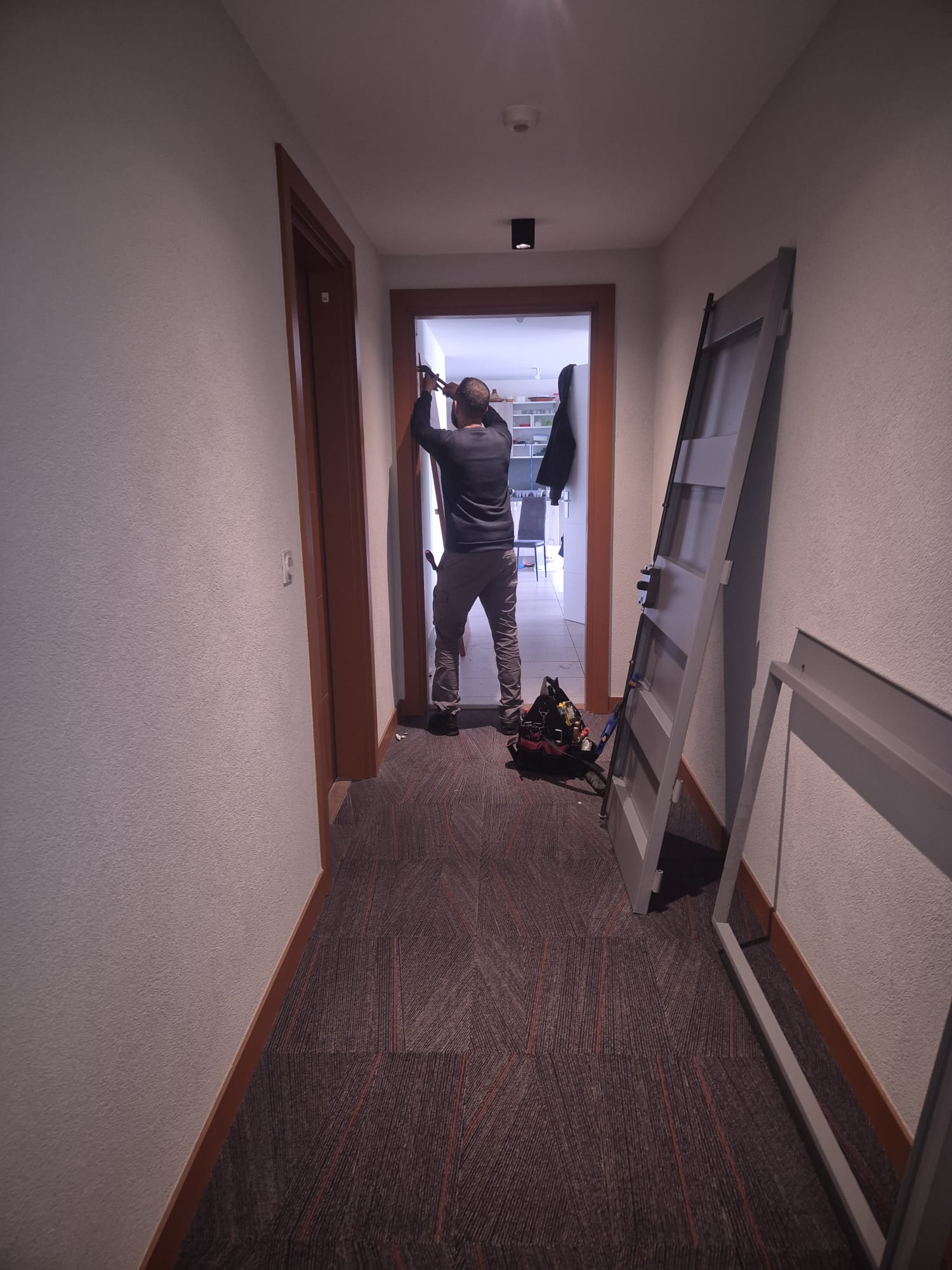 Installation porte anti-squat Annemasse étape 1 - Agir-Serrurerie