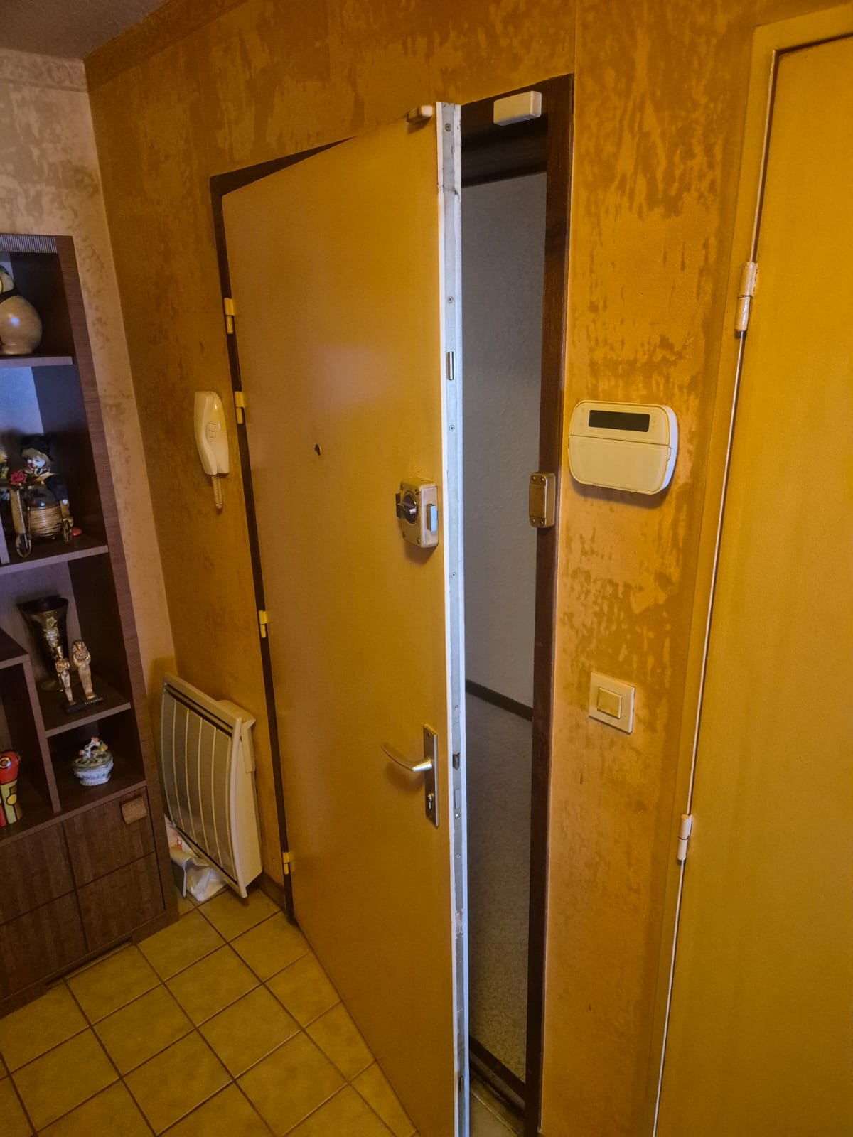 Remplacement porte blindée sécurisée serrurier Annemasse - Agir-Serrurerie