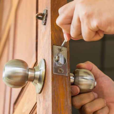 Comparaison technique porte garage basculante débordante et non-débordante installation professionnelle Annemasse Haute-Savoie